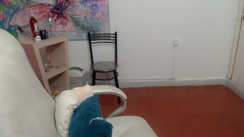 leonela   online show from September 29, 3:33 am