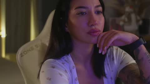 Leora online show from November 24, 5:37 pm