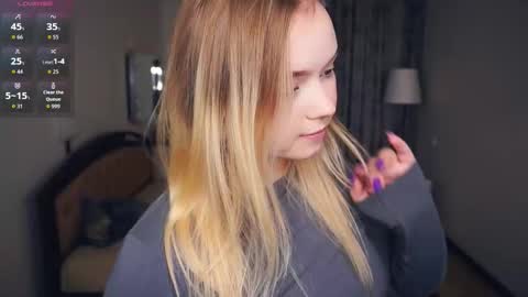 Hello everyone Im Lora Its my first day Were going to have fun together online show from October 9, 5:44 am