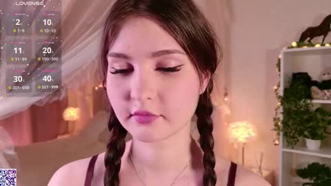 Nicole Moore online show from November 23, 3:25 pm