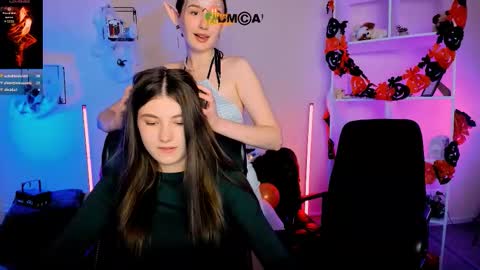 leslie_bird online show from October 24, 1:07 pm