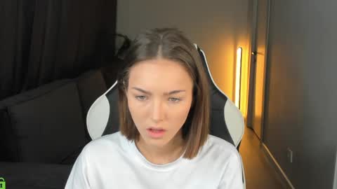 Leslie online show from May 31, 1:44 am