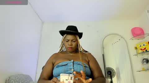 lesliee_brownn online show from January 23, 12:35 am