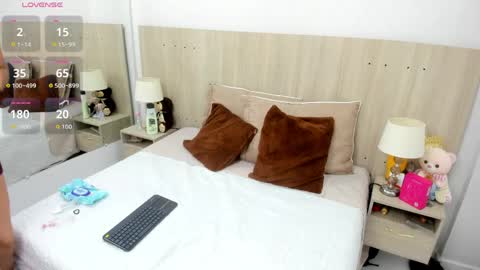 Lesly Santodomingo online show from April 6, 11:55 am