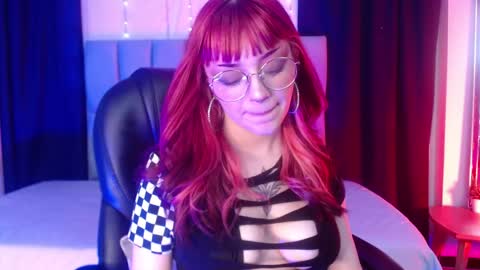 Snapshot of lessboobs_gh chatting on January 27, 12:26 pm Less  online show from January 27, 12:26 pm