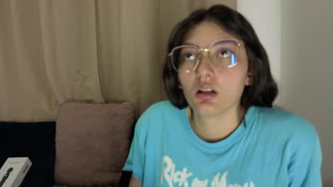 lessliee online show from April 19, 7:52 am