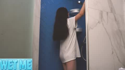 Snapshot of lessyluiz chatting on October 5, 2:05 am Hi my name is Lessy I am 18 years old. Im new here but I really like making new acquaintances online show from October 5, 2:05 am