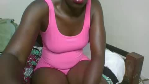 Snapshot of lettipetite56 chatting on October 20, 11:02 am letti online show from October 20, 11:02 am