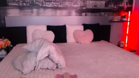 Amalia online show from October 25, 2:14 pm