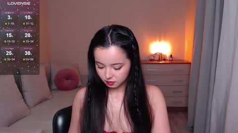 L I A online show from October 16, 4:42 pm