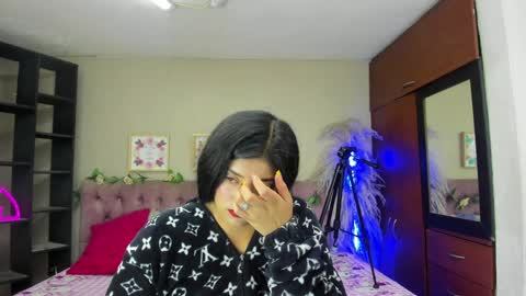 lia online show from February 3, 8:24 pm