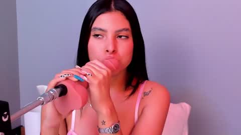 lia_owenss online show from July 24, 7:11 pm