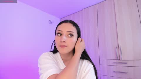 Little Queen Lia  online show from December 2, 7:14 pm