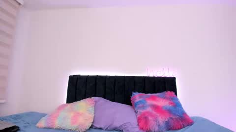 Little Queen Lia  online show from December 15, 12:07 am