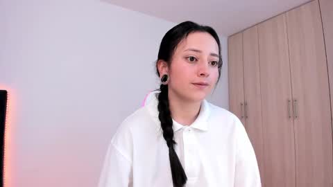 Little Queen Lia  online show from March 1, 9:59 pm