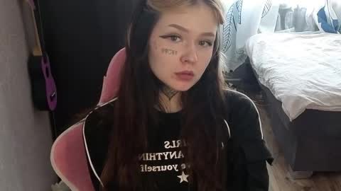 liaa_li online show from May 6, 5:55 am