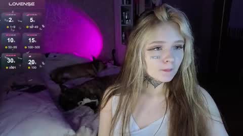 liaaa_li online show from November 16, 4:25 am