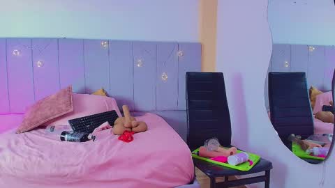 Liaa online show from April 15, 9:15 pm