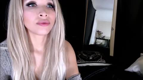 Lia Divina online show from February 8, 10:18 am