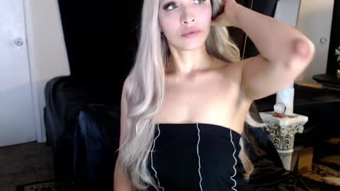 Lia Divina online show from March 4, 7:08 am