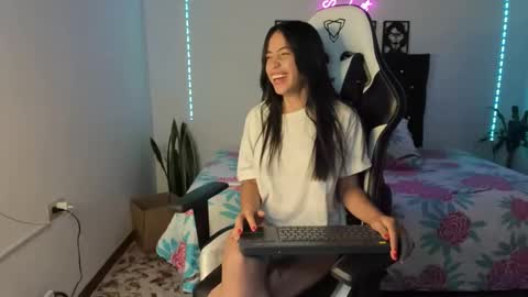 Lia Kent online show from December 3, 4:35 am