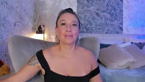 Lian online show from February 5, 8:01 pm