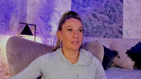 Lian online show from March 18, 8:36 pm