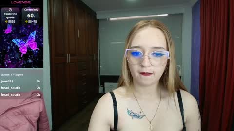 Lia Roberts online show from December 5, 9:17 pm