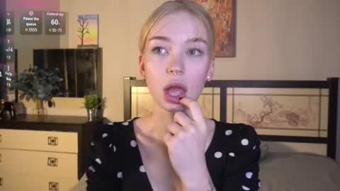 Ann online show from November 19, 8:09 pm