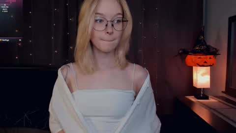 Ann online show from October 30, 7:48 pm