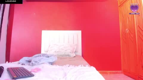 liivy_ online show from June 19, 3:48 pm