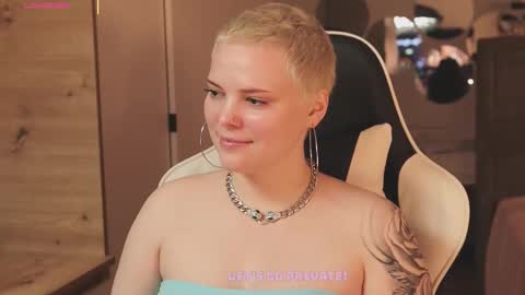 likaaberry online show from December 17, 3:38 pm