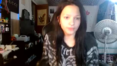 lil_luluvert online show from March 28, 7:13 pm