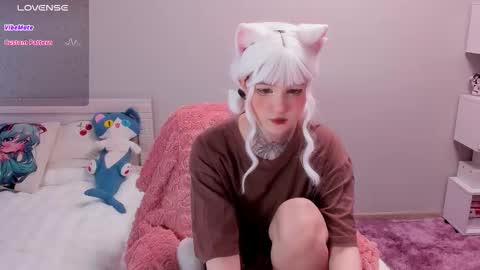 lil_purr_ online show from September 20, 10:13 am