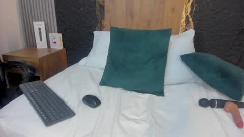 L I L A online show from April 9, 6:19 am