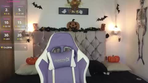 lila_min online show from October 15, 2:19 pm