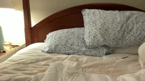 lilbi85_ online show from December 10, 5:07 am