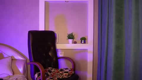 Anna online show from April 18, 7:40 pm