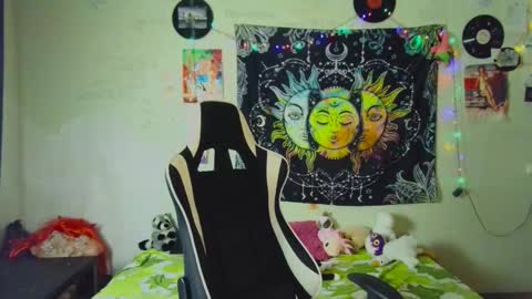 Lil online show from November 15, 11:33 am