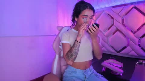 lili_evanss online show from October 24, 12:34 pm