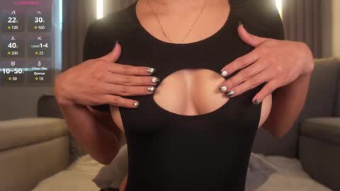 lili online show from October 24, 2:02 pm