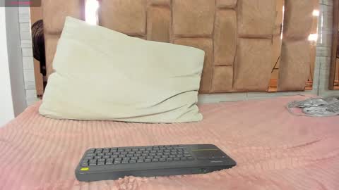 LILIAN  online show from March 31, 7:47 pm