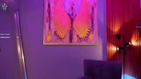 holis soy lily chang no olvides el pulgar arriba es muy importante para mi 3 independent model online show from October 16, 8:55 pm