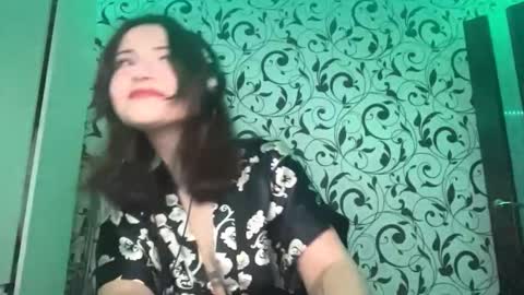 Lili online show from December 5, 7:04 pm