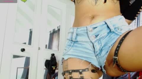 Snapshot of liliandoll chatting on December 17, 8:10 pm yesica online show from December 17, 8:10 pm