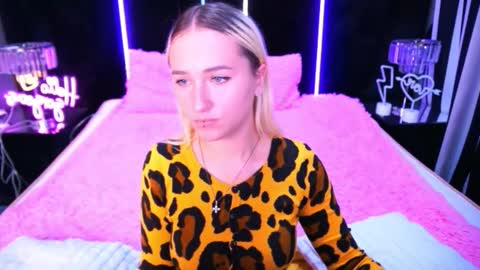 lilielfie online show from October 8, 7:24 am