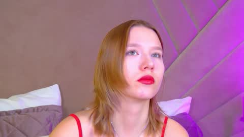 LiliLinn online show from December 15, 4:40 am