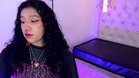 lilith_bloom_ online show from June 23, 2:42 am