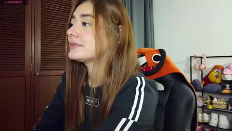 Snapshot of lilith_cruzz chatting on October 23, 5:02 am Lilith online show from October 23, 5:02 am