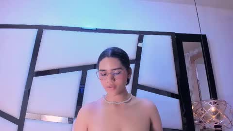 Snapshot of lilithadams11 chatting on September 19, 4:50 pm    online show from September 19, 4:50 pm